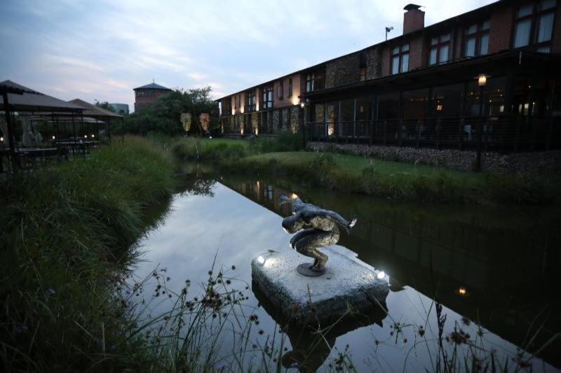 Riboville Boutique Hotel And Restaurant Midrand Exterior photo